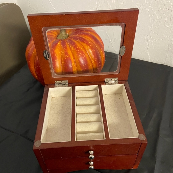 Jewelry Box - Picture 8 of 8